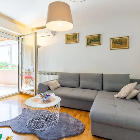 Dijana 1 Bdr With Balcony Apartamento