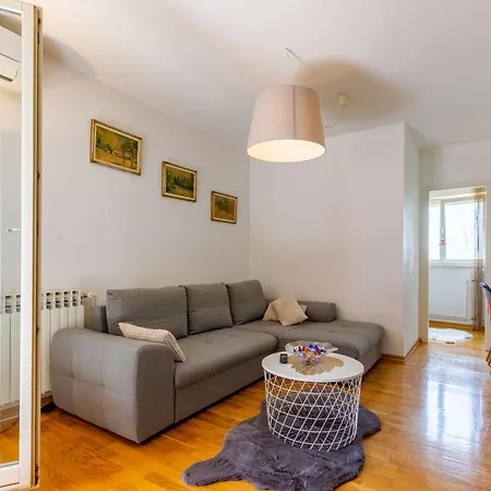 Dijana 1 Bdr With Balcony