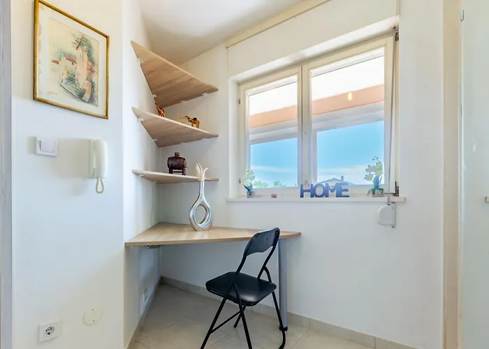 Dijana 1 Bdr With Balcony Apartment *