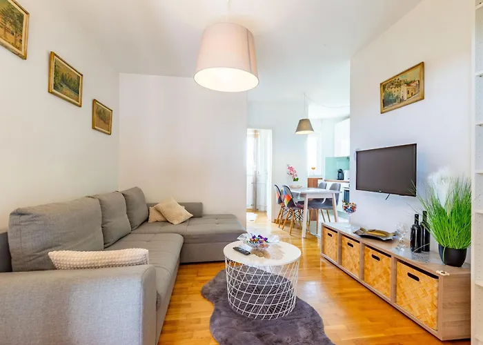 Dijana 1 Bdr With Balcony Apartment